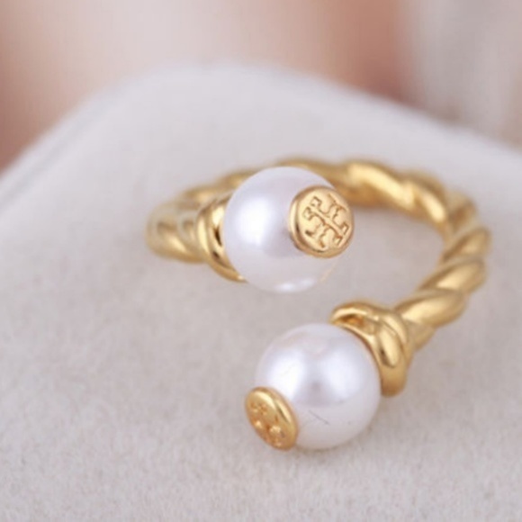 ★ Tory Burch Rope Logo Faux Pearl Gold Ring Size 8 - Picture 6 of 7